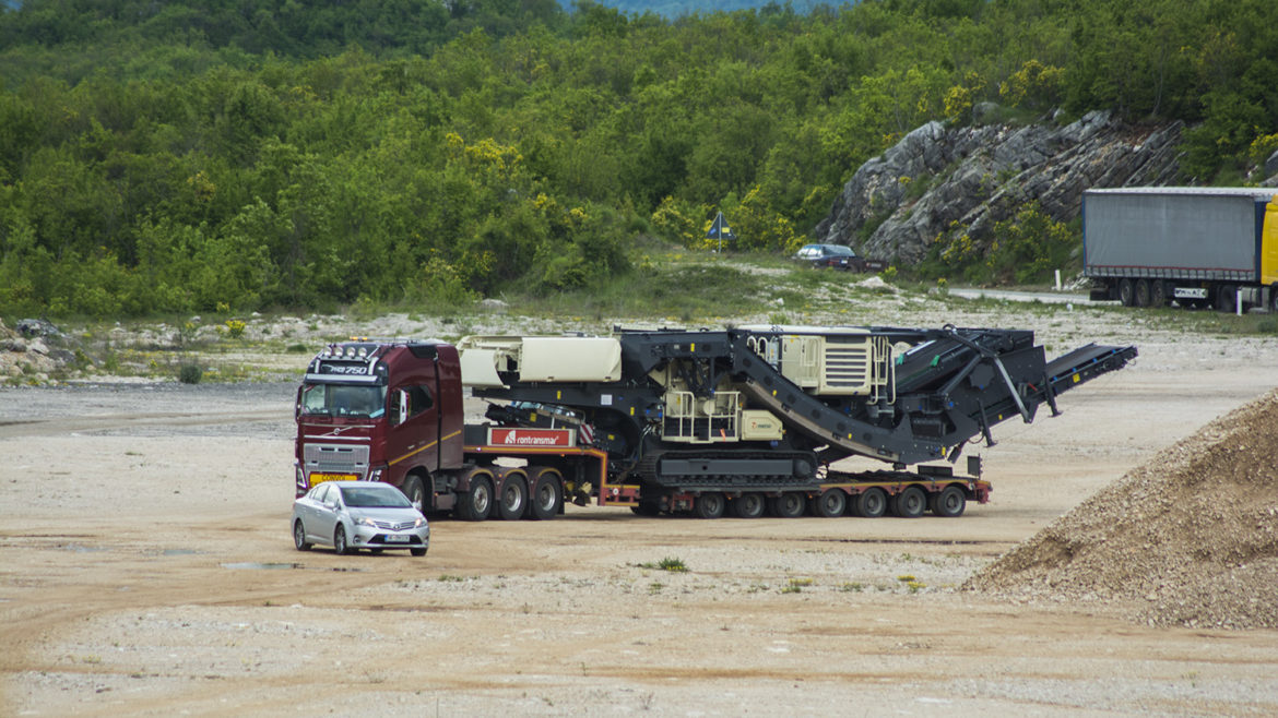 <b>METSO Lokotrack LT1213S <br> POKRETNO POSTROJENJE ZA DROBLJENJE I PROSIJAVANJE</b>